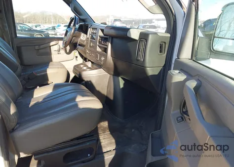 2017 Chevrolet Express 2500 Work Van z USA, uszkodzony, nr VIN 1GCWGAFF4H1142817